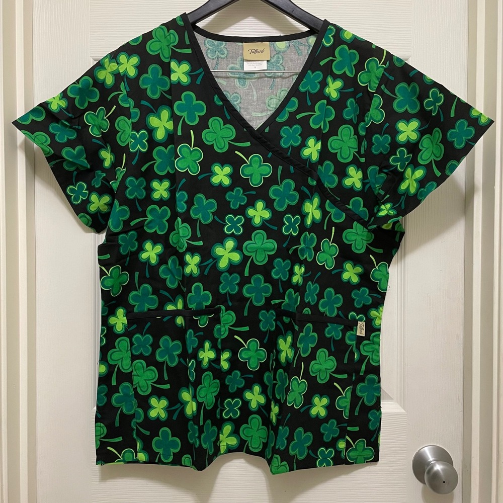 NEW Tafford Shamrock Scrub Top Short‎ Sleeve St. Patrick's Green Clover Medium